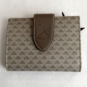 Vintage Woman’s Liz Claiborne Logo Tan Wallet NWOT